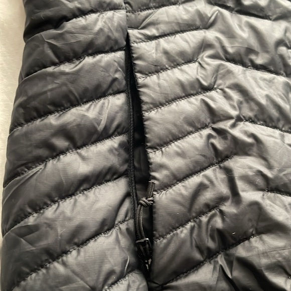 Under armour vest womens xl black. Used once - Picture 3 of 4